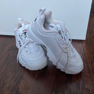 White chunky filas, slightly worn size 5 in girls